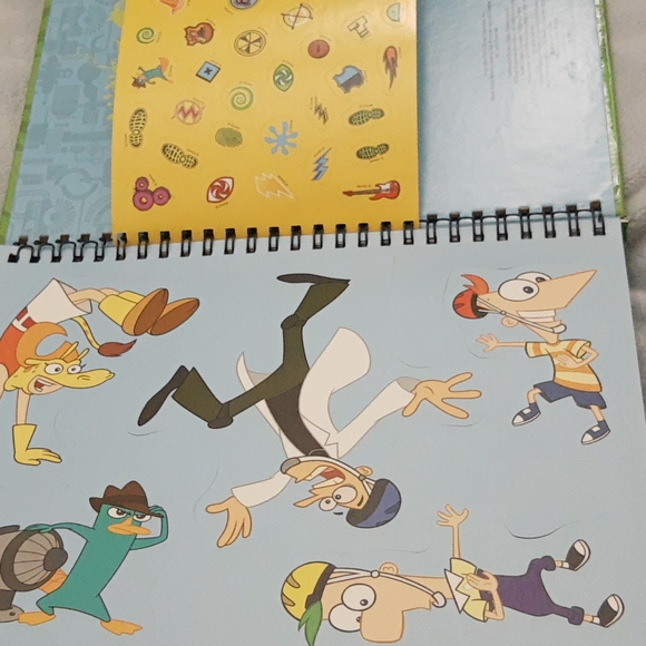 Disney Phineas and Ferb Skateboard Adventures Hardcover Book w/Wind-up Toy - Picture 11 of 11